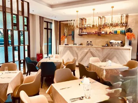 Guanhai Dolphin Seaview Holiday Apartment Отели рядом с достопримечательностью «Shili Yintan (Shili Silver Beach)»