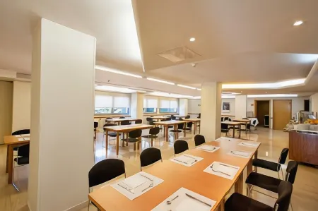 B&B HOTEL Barcelona Mollet Porta de Gallecs Отели рядом с достопримечательностью «Masia de Can Coll»