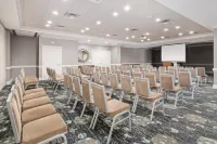 Holiday Inn VALDOSTA CONFERENCE CENTER by IHG - parking
