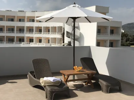 Fotaki's Home - Comfortable Newbuilt 2 Bedroom Home, 20 Meters from the Sea