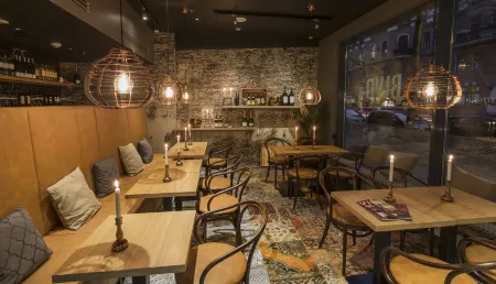 Hotel Indigo Helsinki - Boulevard Отели рядом с достопримечательностью «Ботанический сад Хельсинкского университета»