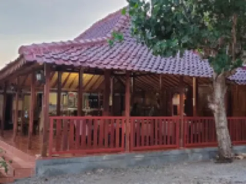 Limasan Mbah Darmo Hoteles en Tepus