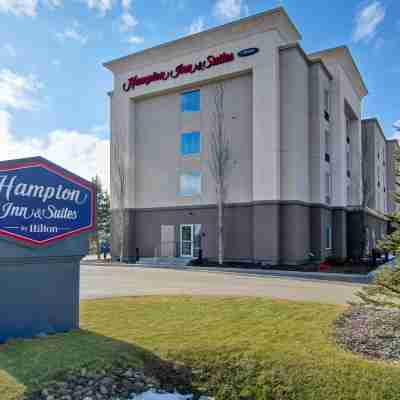 Hampton Inn & Suites by Hilton Red Deer Hotel Exterior