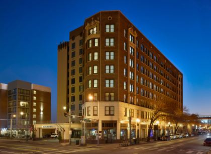 DoubleTree by Hilton Hotel Memphis Downtown