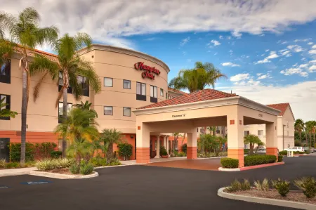 Hampton Inn Irvine/East Lake Forest Отели рядом с достопримечательностью «Lake Forest Lake»