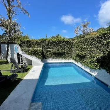 聖塔泰瑞莎游泳池別墅酒店