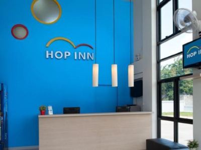 フロントデスク ホップ イン サケーオの写真