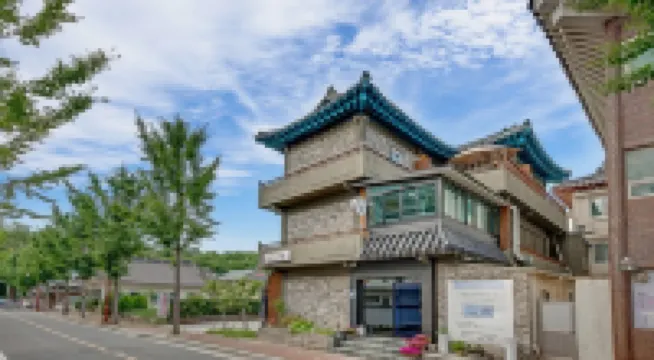 Gyeongju Petit House the Gung Pension Hotel berhampiran Kuil Bulguksa
