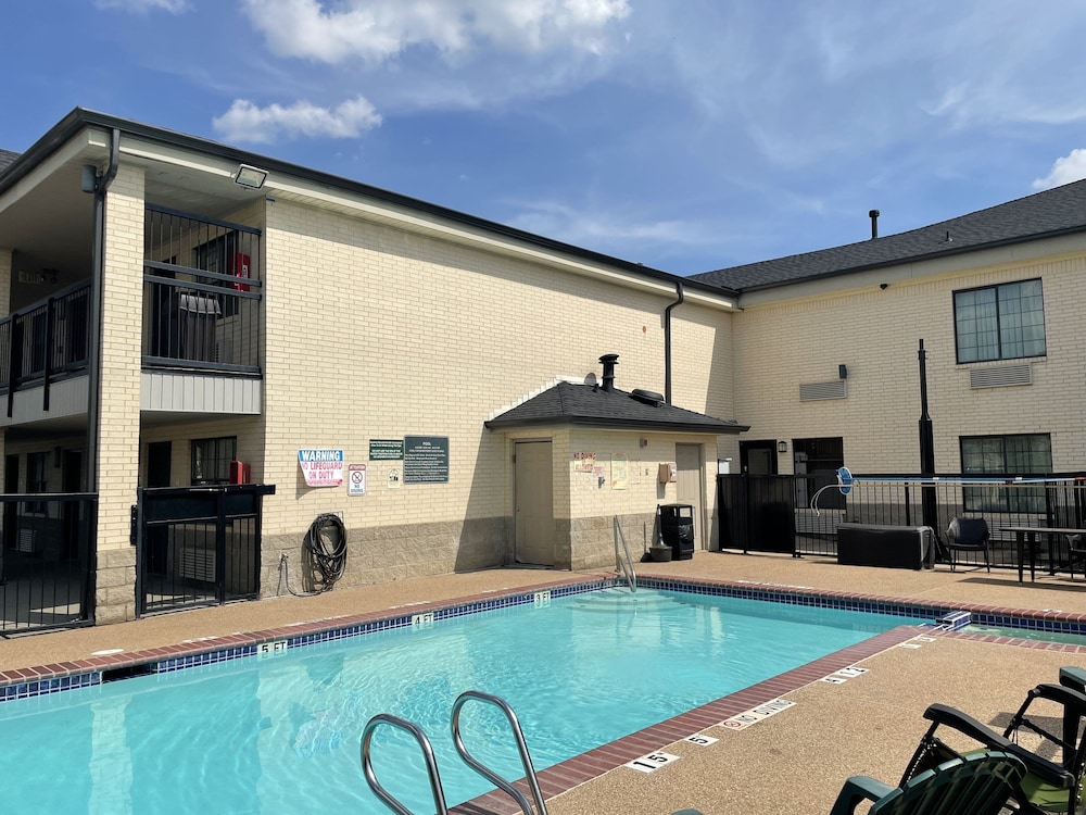 Red Roof Inn & Suites Weatherford