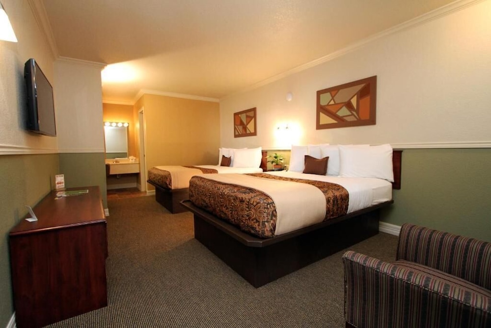 Family Garden Inn & Suites