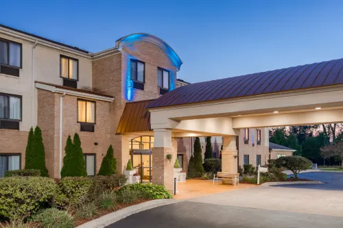 Holiday Inn Express & Suites CANTON by IHG - Gym