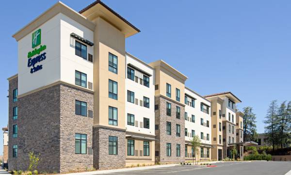Holiday Inn Express & Suites Valencia - Santa Clarita by IHG