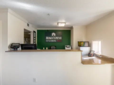 HomeTowne Studios by Red Roof Atlanta – Peachtree Corners ノークロスのホテル