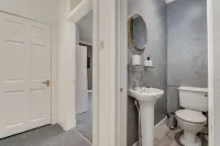 Garden Flat, Stylish, Modern Flat, Near Balloch. Hotels in 