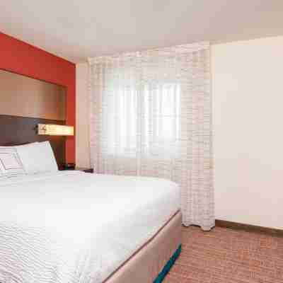 Residence Inn Akron South/Green Rooms