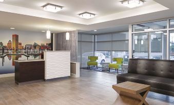 La Quinta Inn & Suites by Wyndham Baltimore N / White Marsh