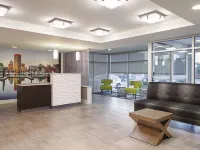 La Quinta Inn & Suites by Wyndham Baltimore N / White Marsh Hotels in Nottingham