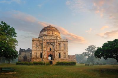 ホテル周辺 エバーグリーン スイーツ ディフェンス コロニーの写真