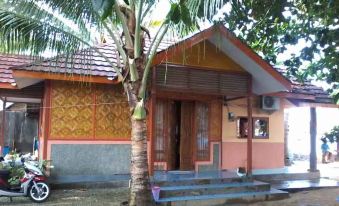 Larantuka Beach Apartments