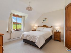 Harpers Lake - Beautiful Country Cottage with Countryside Views