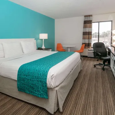 Howard Johnson by Wyndham Scott Lafayette Hotels near Neyland Park