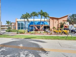 Hallandale Beach Vacation Spot, Pool Beachwalk