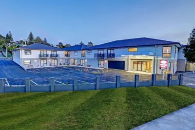 BKs Premier Motel Hamilton