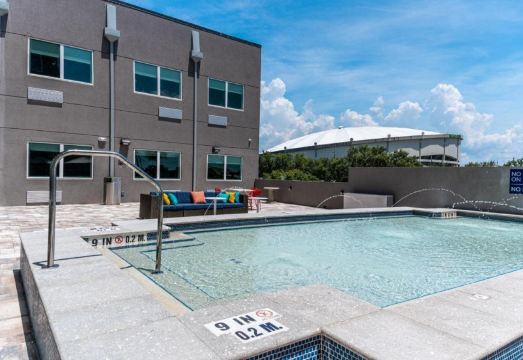 트루 바이 힐튼 세인트 피터즈버그 다운타운 센트럴 애브, FL