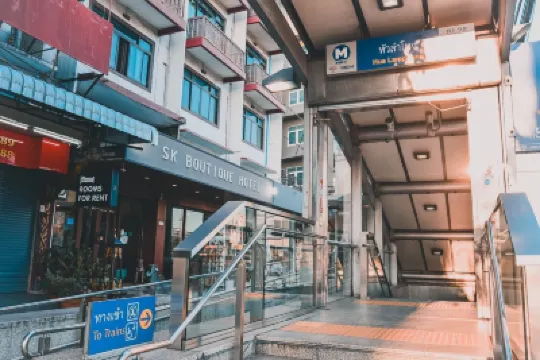 SK Boutique Mahanakhon Hotel berhampiran Hua Lamphong Train Station