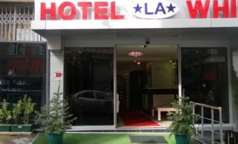 Hotel la White