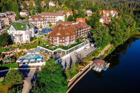 Romantischer Winkel RoLigio & Wellness Resort Отели в г. Бад-Закса
