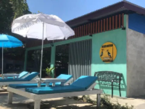 ชมจันทร์ โฮสเทล โรงแรมในเกาะพยาม