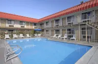 Days Inn by Wyndham Fresno South - Uima-altaat