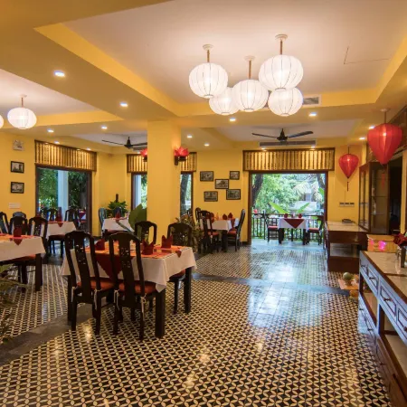 Vinh Hung Old Town Hotel