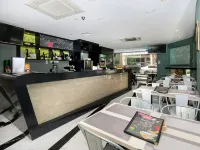 J8 Hotel Hotels near Tekka Place