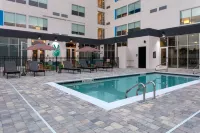 Aloft Savannah Airport - Pools
