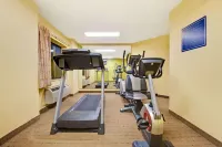 Days Inn & Suites by Wyndham DeSoto - Gym