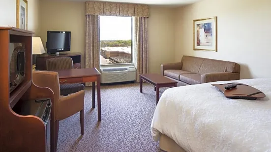 Hampton Inn & Suites West Bend