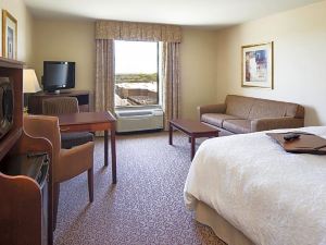 Hampton Inn & Suites West Bend