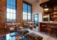 Kinn Guesthouse Bay View Hotels in Milwaukee