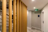 Isola 12 Hotel