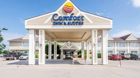 Comfort Inn & Suites in Simcoe County