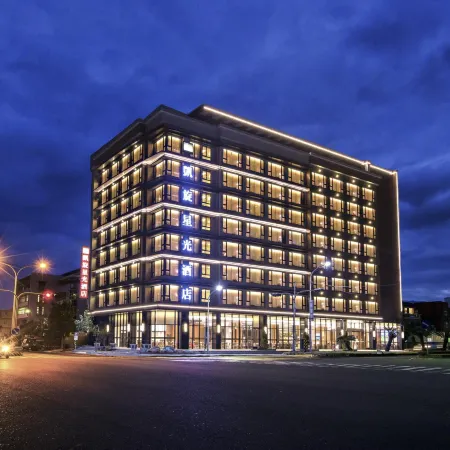 Kai Shen Starlight Hotel Отели рядом с достопримечательностью «Центр Баодин Ивэнь»