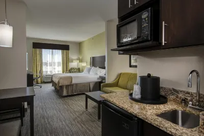 Holiday Inn Express & Suites Conway Hotels in Конвей