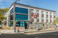 Best Western Plus Brooklyn Bay Hotel Hotels near Bensonhurst Park