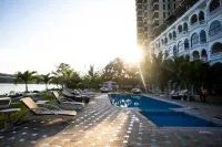 CityBlue Creekside Hotel & Suites - Pools