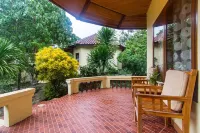 Bara Beach Bungalows Hotel dekat KOLAM RENANG MILANO PALANGISANG