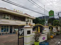SATIA HOTEL SIBOLGA Hotel dekat Simpang Lima