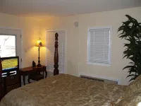 The White House on Freedom Way Hotels in Swansboro