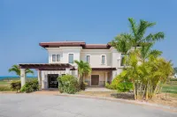 Pristine Bay 4033 4 Bedroom Home by Redawning